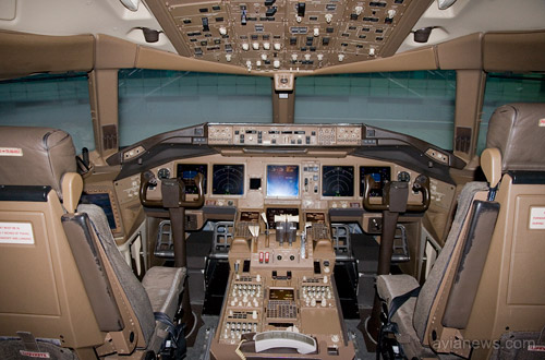 Кабина симулятора полета Boeing 777-300ER