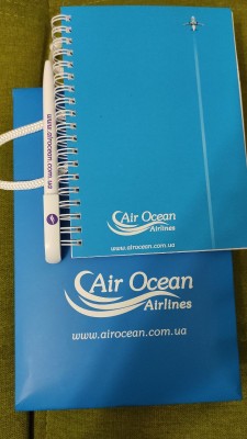 photo5251615147892520693.jpg (131.05 Кіб) Переглянуто 4673 разів Подарунок виданий на стійці реєстрації. (Фото: власне)