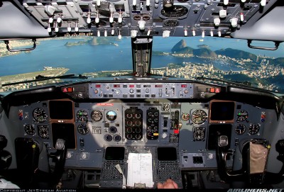 Boeing 737-33R.jpg
