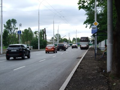 1 я остановка транспорта (возле Укрпочты)