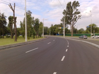 а эти тротуары асфальта еще и не нюхали)