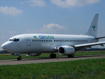 AIR ONIX , Boeing  B 737-300  (UR-KRA)