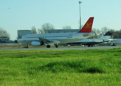 Iran Air Tours  , Airbus A320 в Жулянах