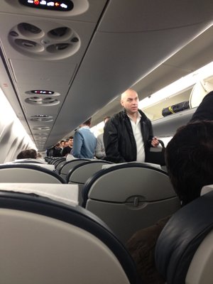 IMG_1259.JPG (189.99 Кіб) Переглянуто 13328 разів Салон Эмбраера при посадке