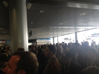 IMG_1273.JPG (217.64 Кіб) Переглянуто 13328 разів Очередь на паспортный контроль в Терминале F Борисполя