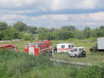 130 ЗИЛ управлялся супер водителем. Прибыл на место намного раньше тех, кто там на самом деле должен быть. Как выяснилось позже он вез очень важный груз ... лопат, одной из которых кто-то в итоге воспользовался
