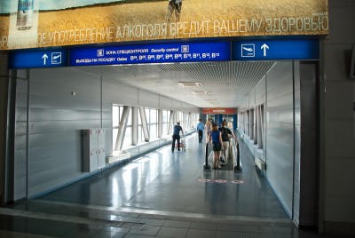 Vnukovo-211.jpg (870.47 Кіб) Переглянуто 28817 разів Дорожка переход в галерею из основного корпуса.