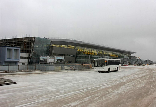 Телескопические трапы в новом терминале 1А в аэропорту Казань