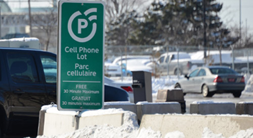 Cell phone lot в аэропорту Пирсона, Торонто