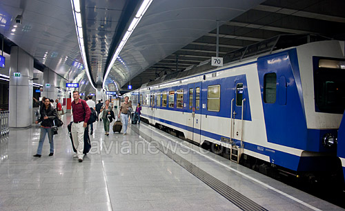           S-bahn  S7,        Wien Mitte.      OBB Train.