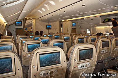^^ Индивидуальная система развлечений в экономическом классе на борту Boeing-777 Etihad