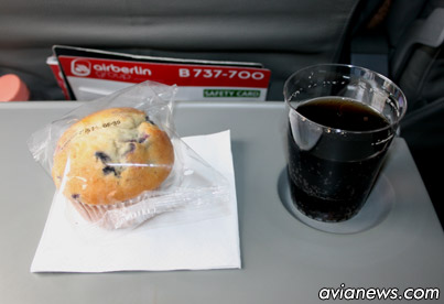 ^^ Бесплатное питание от Air Berlin на рейсе Берлин-Краков. На выбор кекс или крендель
