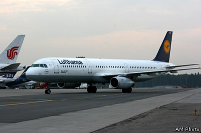 ^^ Самолет Airbus A321 авиакомпании Lufthansa