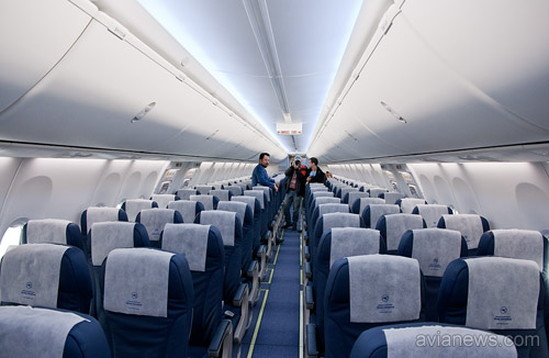 Салон нового Boeing 737-800 МАУ с салоном Sky Interior