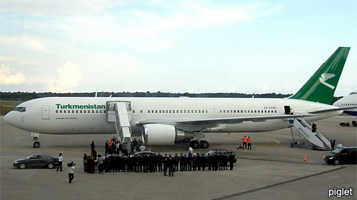Именно этой Boeing 767, заказанный для Сапармарата Ниязова, и купили для Лукашенко, фото: piglet