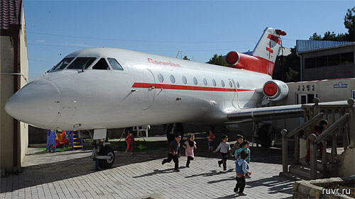 Як-40 Georgian Airways - детский сад