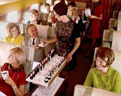 А вот места для сидения в Delta с 1959 года определенно стало меньше