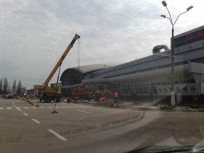 Перед терминалом Б