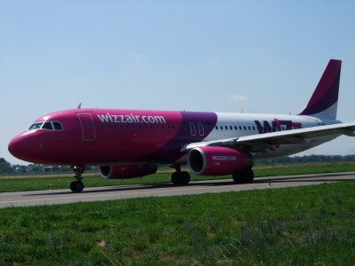 Wizz Air Ukraine ,  A 320 ( UR-WUA)