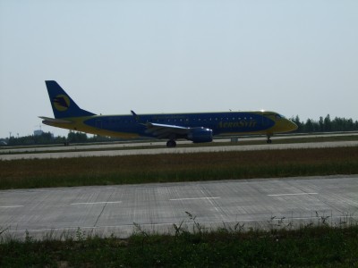 Embraer-190 ( UR-DSA)