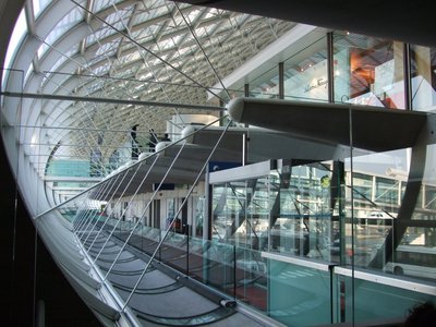 Средний уровень Терминала  2F  в аэропорту CDG