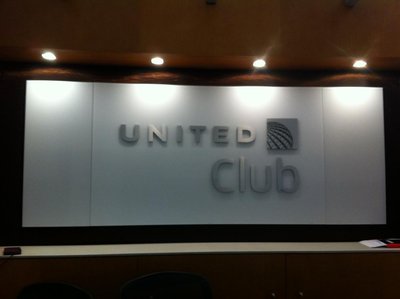 UA Lounge HKG.JPG