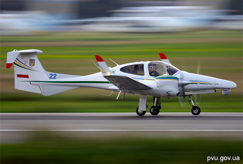 Легкий двухмоторный самолет Diamond DA-42 Государственной пограничной службы Украины разбился днем, 4 июня, 3 человека, находившиеся на борту погибли