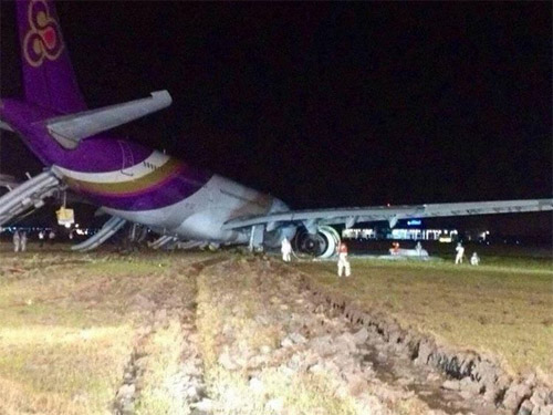 18-летний аэробус A330 авиакомпании Thai Airways выкатился за пределы полосы вечером, 8 сентября, при посадке в аэропорту Бангкока Суварнабхуми (рейс из TG 679 Гуанчжоу).