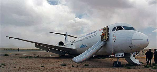 Пассажирский самолет Fokker 100 иранской авиакомпании Iran Aseman Airlines сел без основной левой стойки шасси в городе Захедан