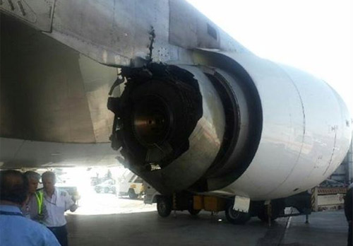 Поврежденный двигатель иранского Boeing 747