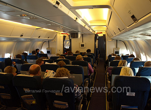 Салон эконом-класса Boeing 767 авиакомпании Аэросвит фото