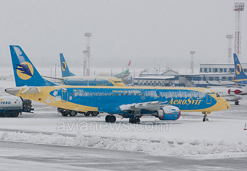 Самолет Embraer 190 в ливрее авиакомпании АэроСвит