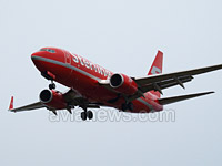Полученный Boeing 737-700 АэроСвит еще не успел перекрасить в новые цвета