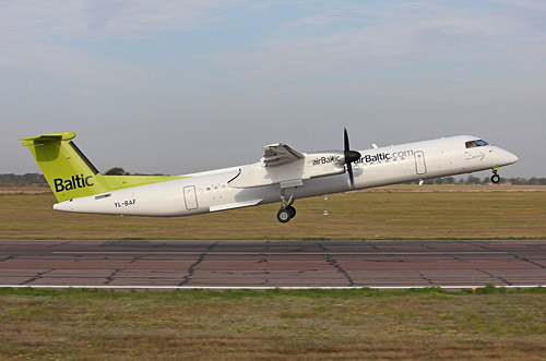 Самолет авиакомпании airBaltic