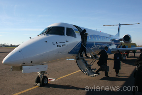 Самолет авиакомпании Днеправиа Embraer 145