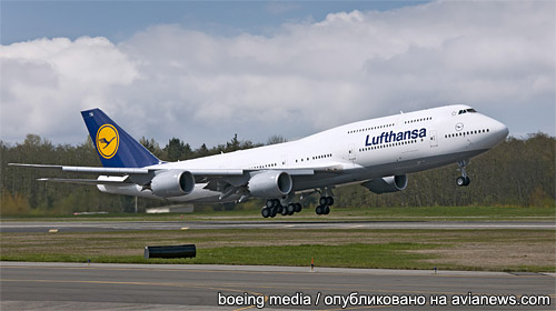 Компания Boeing передала первый пассажирский самолет Boeing 747-8 Intercontinental авиакомпании Lufthansa.