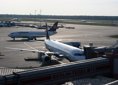 Самолеты Lufthansa в аэропорту Тегель в Берлине