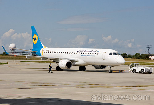 Embraer 190 в ливрее МАУ