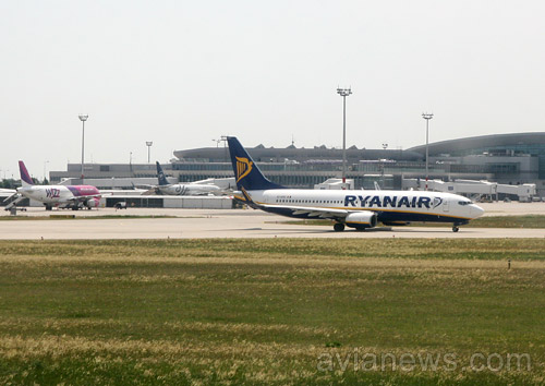 Самолеты Ryanair и Wizz Air в аэропорту Будапешта
