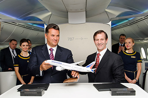 Российская авиакомпания Трансаэро подписала твердый контракт с Boeing на поставку 4 самолетов Boeing 787-8 Dreamliner. 