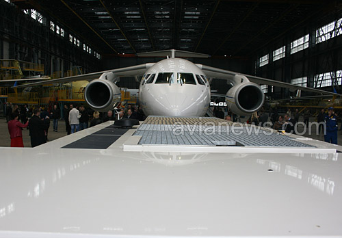 Самолет Ан-158 на заводе Антонов (Авиант) в Киеве