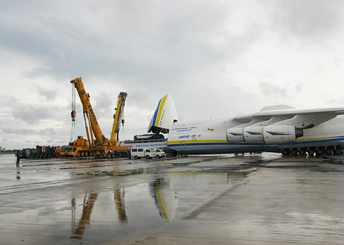 Ан-225 Мрия в Себу, Филиппины. Выгрузка генератора для электростанции