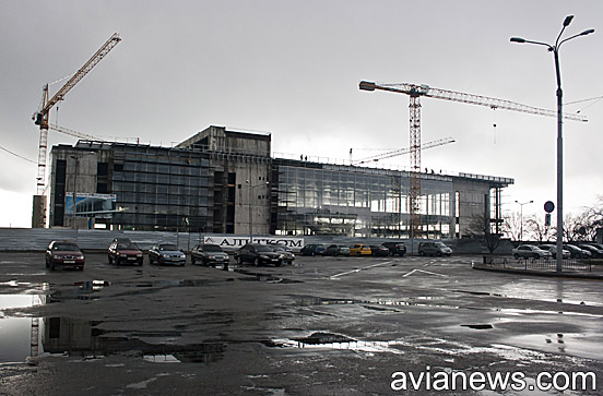 Площадь нового терминала — 51 тыс. кв. метров. Это второй по площади аэровокзал в Украине после терминала D в Борисполе (110 тыс. кв. метров).