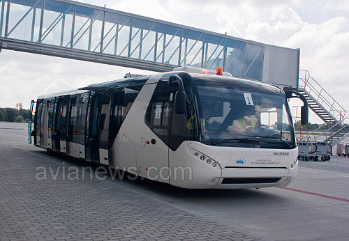 Перронный автобус Neoplan в аэропорту Львов