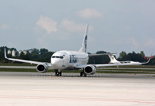 Boeing 737-500 авиакомпании Ютэйр в аэропорту Львов
