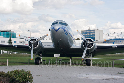 Douglas DC-3 OK-XDM в Праге (аэропорт Рузине)