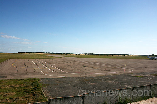 Перрон, аэропорт Сумы