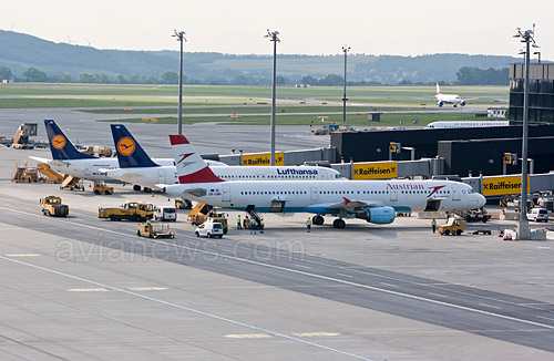 Airbus A321 Austrian Airlines и Boeing 737 Lufthansa