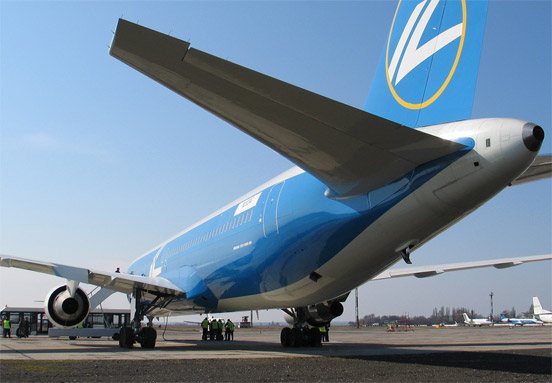       UR-DNM Boeing-767  