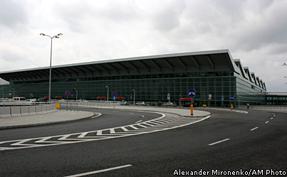 На 2 года позже запланированного срока полностью заработал новый терминал 2 в варшавском аэропорту имени Шопена.